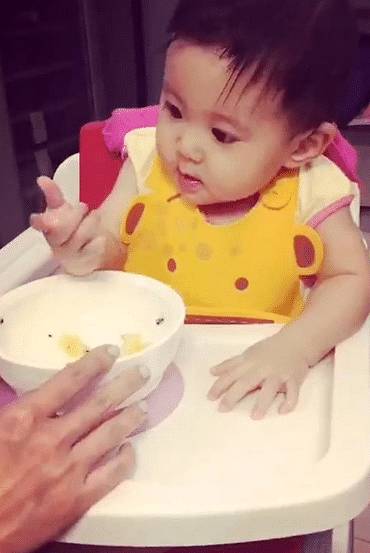 贾静雯小咘咘的照片 (贾静雯是不是给咘咘买的名牌衣服)