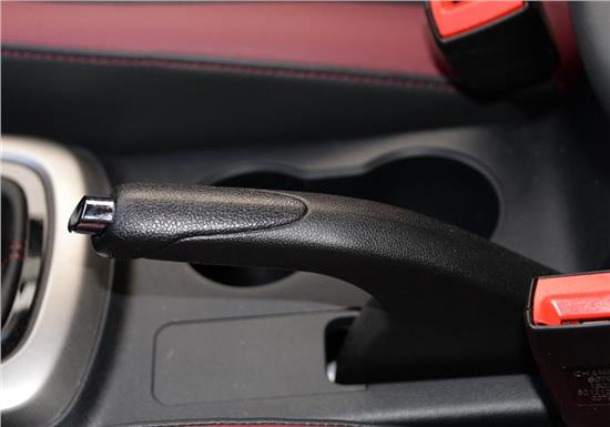 汽车行驶中突然拉了一下手刹,自动挡车拉起手刹开车有什么后果