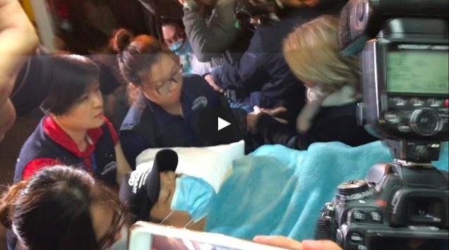 刘德华坠马回港,刘德华坠马回港全程