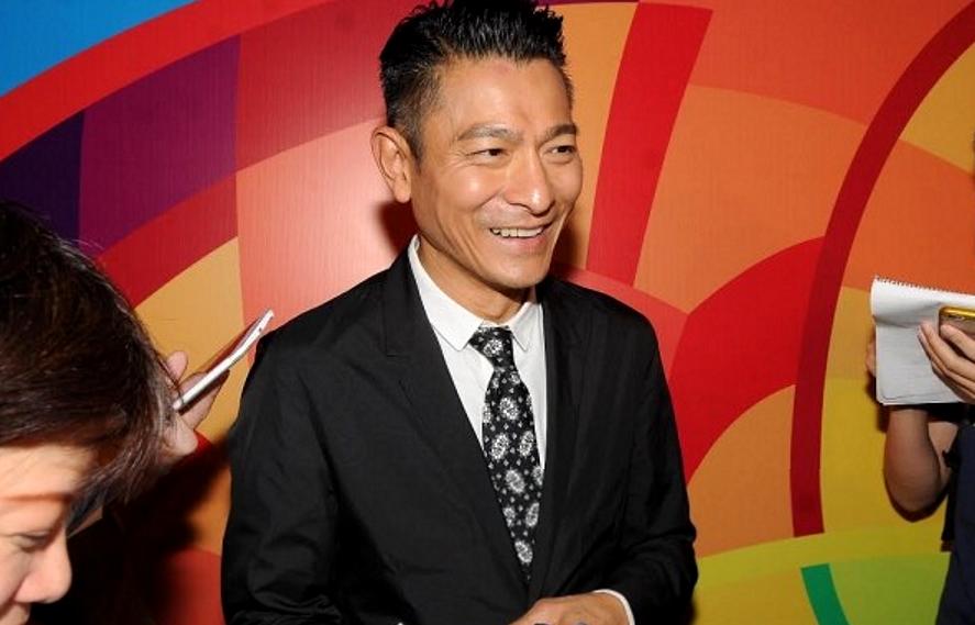 刘德华带朱丽倩回娘家视频,刘德华回泰国了吗