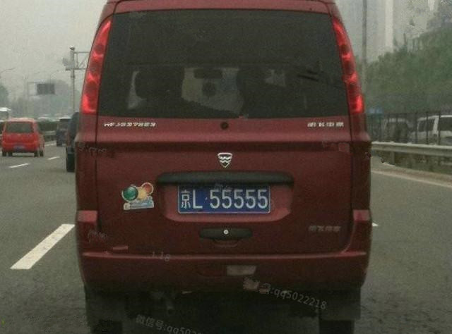 豪华劳斯莱斯级别的面包车,比劳斯莱斯还壕横的面包车