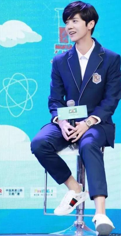 霸屏时尚圈的小白鞋，Gucci解锁鸡年新元素