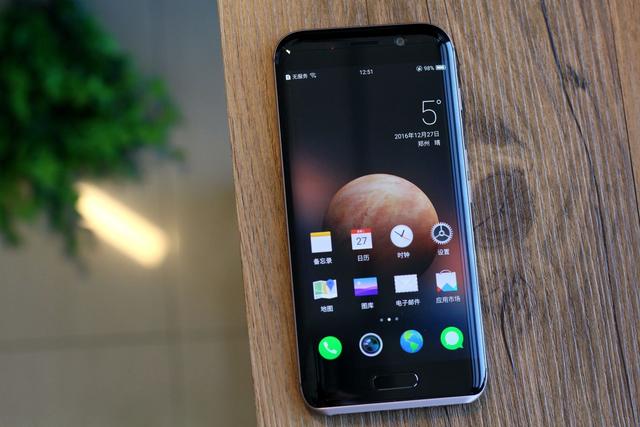 手机四面曲屏真的很容易碎屏么,哪些知名手机容易碎屏