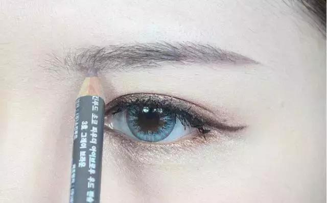 美妆博主在韩国美容手法全程教程,看美妆博主视频怎么才能学会