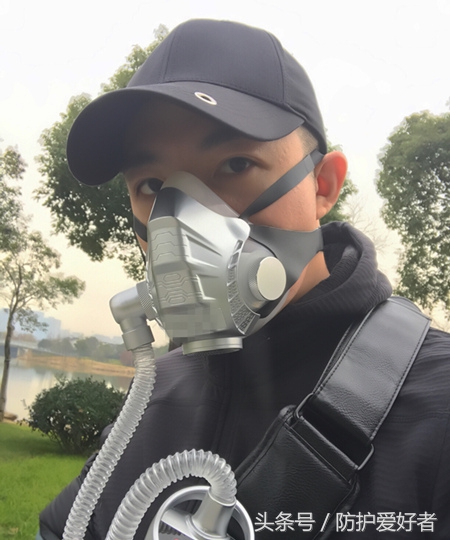 防雾霾明星有的是招儿！李晨秒型男周冬雨仍旧可爱