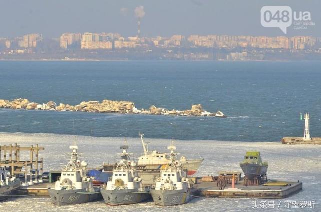 乌海军舰队被冰封港口动弹不得网民警告：明日开战怎么办？