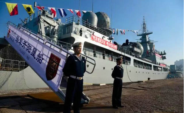 解放军一先进舰船“顶了3个足球”，*器武**系统能力已成龙配套