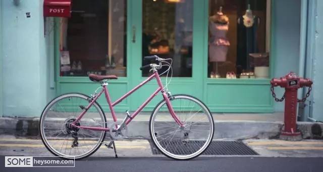 骑自行车很优雅,骑单车就得骑出优雅的感觉