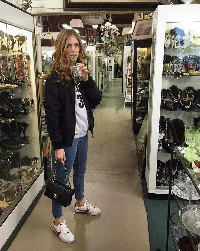 杨幂同款小白鞋阿迪达斯,杨幂小布鞋