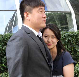 他是中国足球野兽，妻子貌美如花，职业生涯末期去胖揍澳洲人