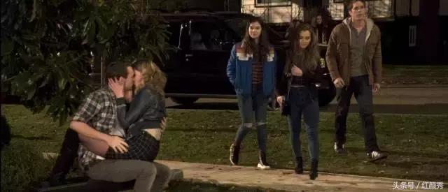 崔雪莉黑裙红唇,崔雪莉粉色蕾丝长裙