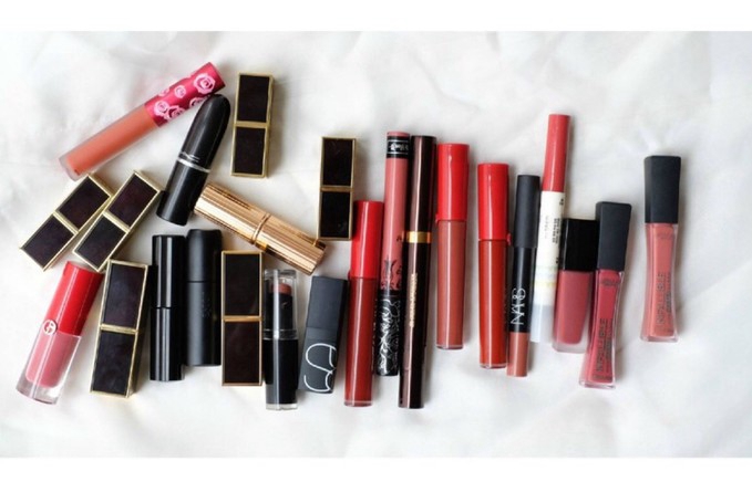 女生为什么会不停的买口红？