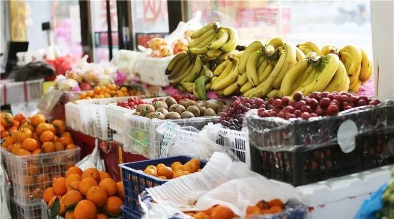 买水果就到合力超市里,买水果就到国民水果