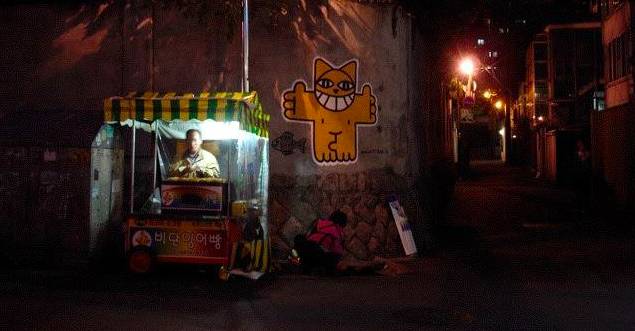 有一个街头艺术家把一只猫涂遍了巴黎，后来它遍布了全世界