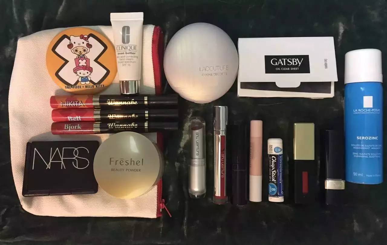 看完了网友的化妆包……一起向YSL势力低头吧！