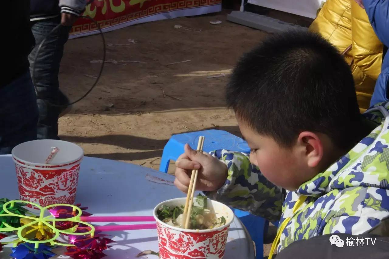 网络媒体走转改｜绥德小吃名远扬郭家沟里品个够