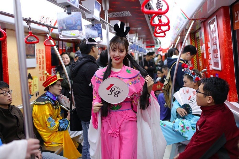 电商推出百亿补贴掀起年货大战,新春走基层年货电商