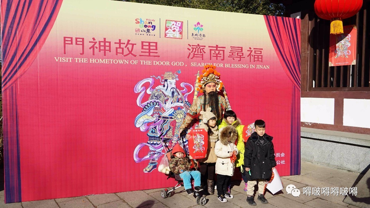 过年啦贴春联,过年时贴门神的习俗