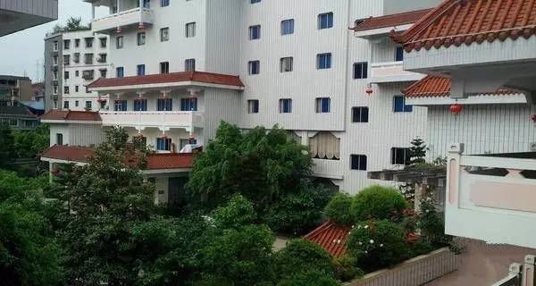 中国最粗壮的石柱,中国最粗壮的天然石柱