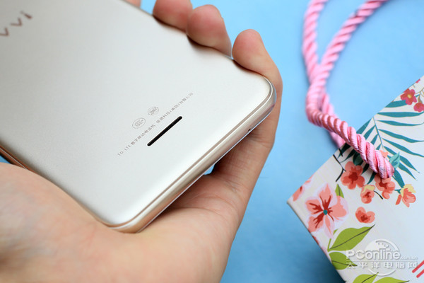 ivviV1M评测：除唯美设计，还支持电信黄金频段