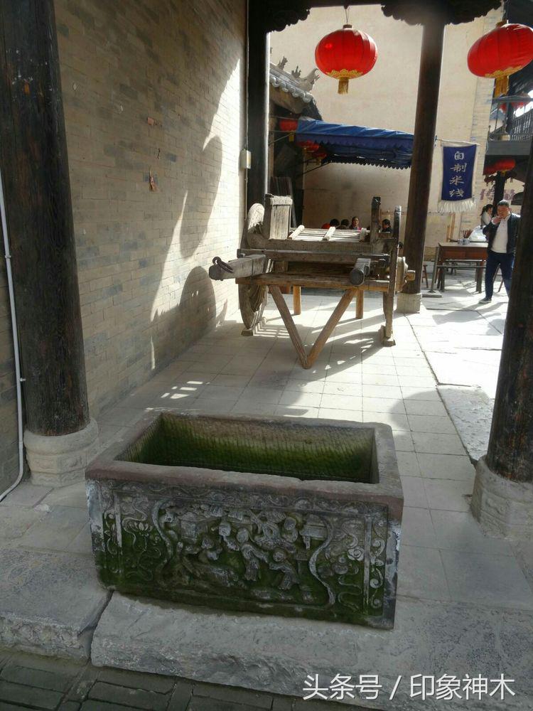 陕北俊俏女子勇闯袁家村大嘴吃四方