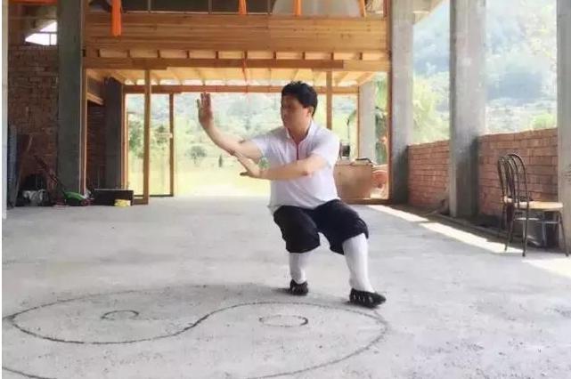 李华伟蹲墙松腰,李华伟健身教练