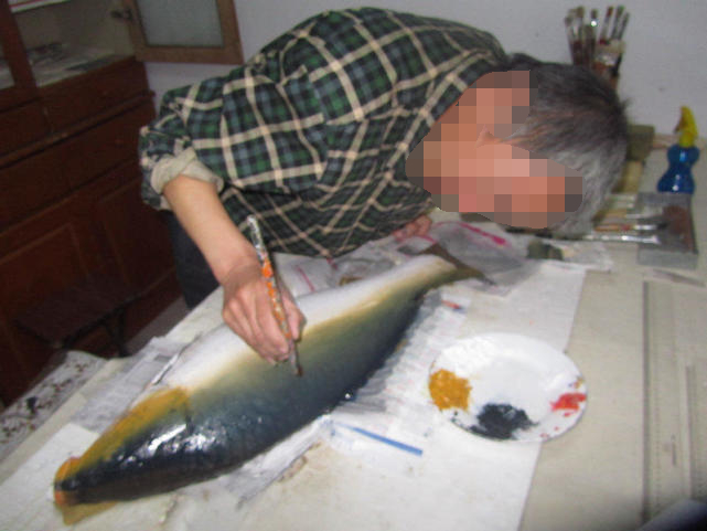 钓获巨鲤,钓巨型大鱼被伤