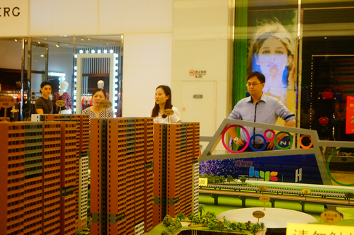 实拍深圳楼盘,实拍房地产销售中心