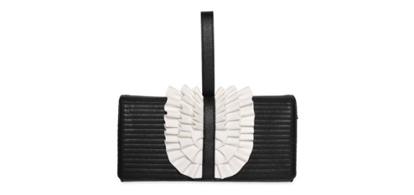 两千左右给女朋友买什么礼物 (200元给女朋友买什么礼物)