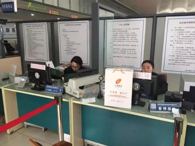 思域第十代上牌视频,本田10代思域副驾驶obd接口在哪里