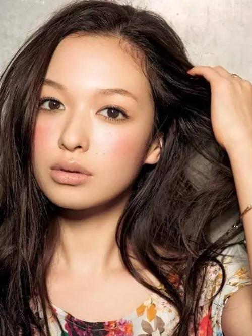 日系韩系长相区别,春夏日系韩系妆容解析