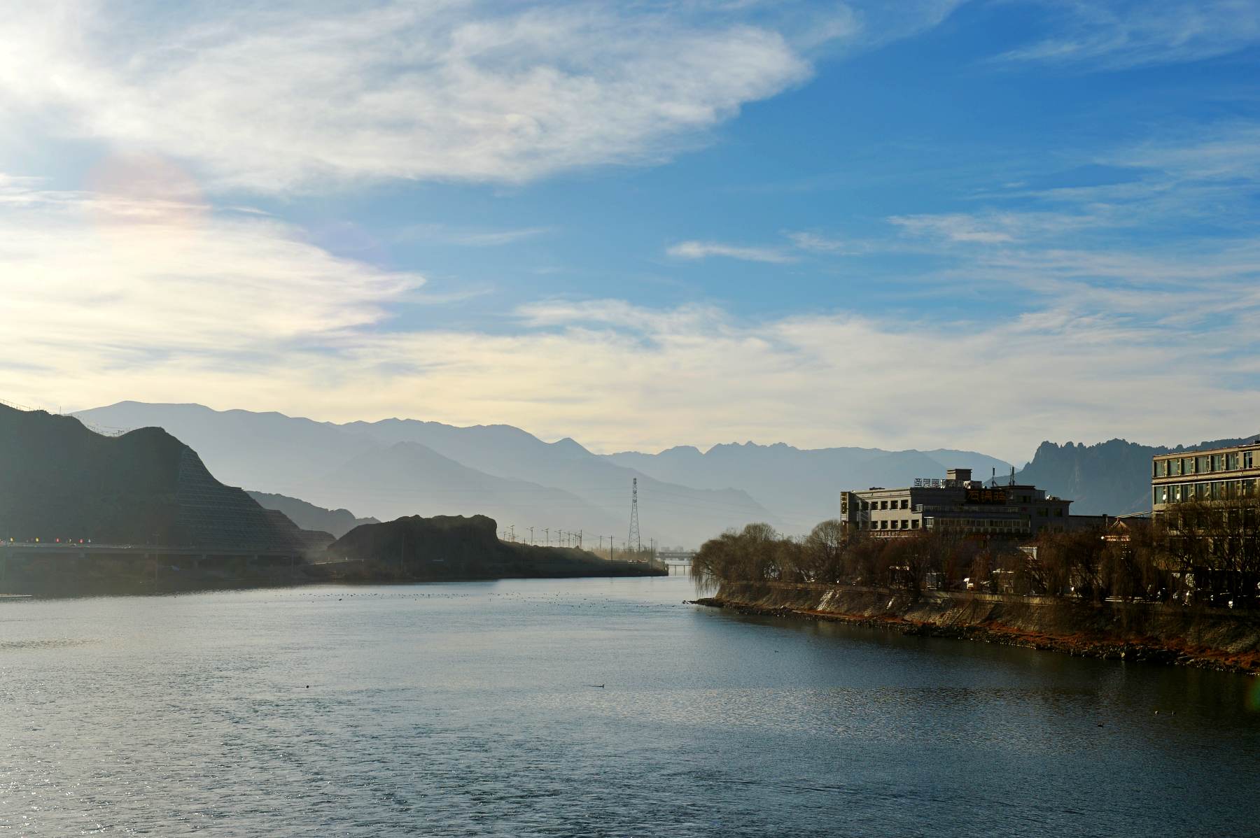 河道被挖开,被挖出来的河