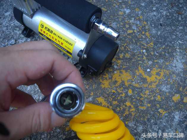 行车中轮胎突然爆胎,行车途中轮胎亏气怎么办