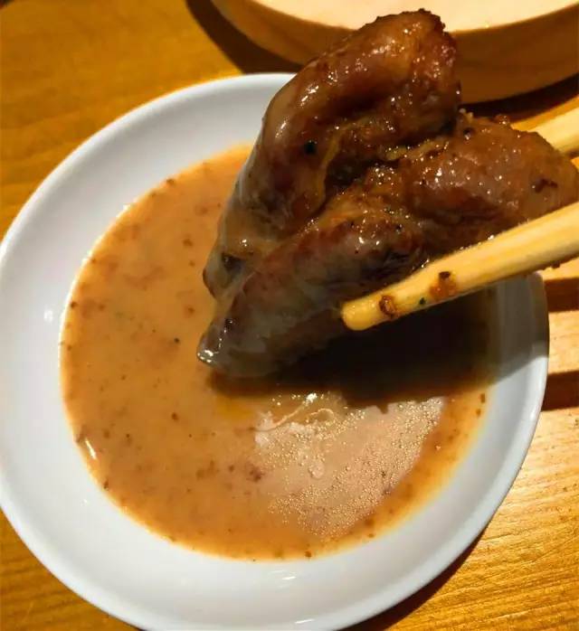 听着海浪声用餐,听着海浪吹着海风吃饭