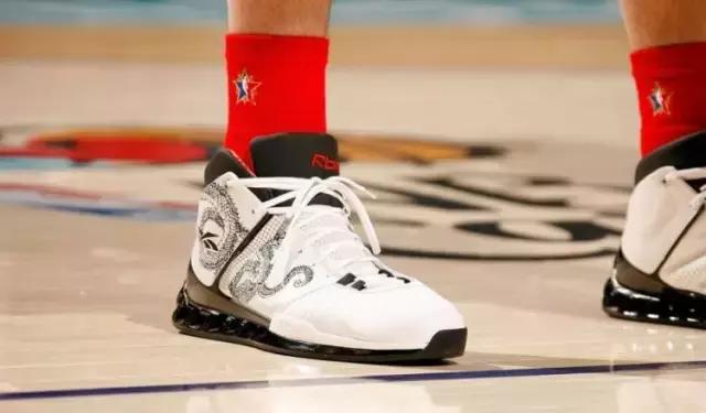 姚明在职业生涯穿过哪些球鞋,姚明球鞋回顾