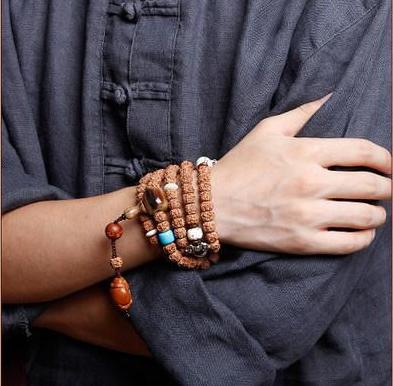 男生佩戴朱砂手串戴左手还是右手,南红草莓晶手串男生可以戴吗