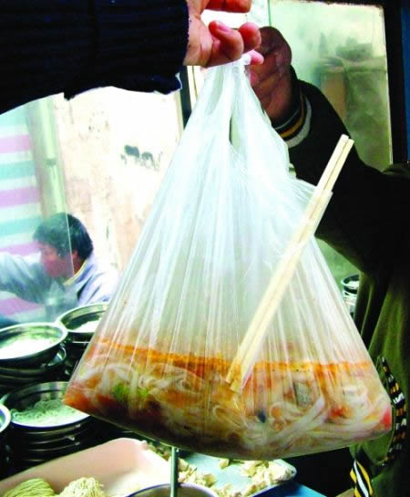 塑料包装食物对健康的危害,塑料袋装食品会很危险么