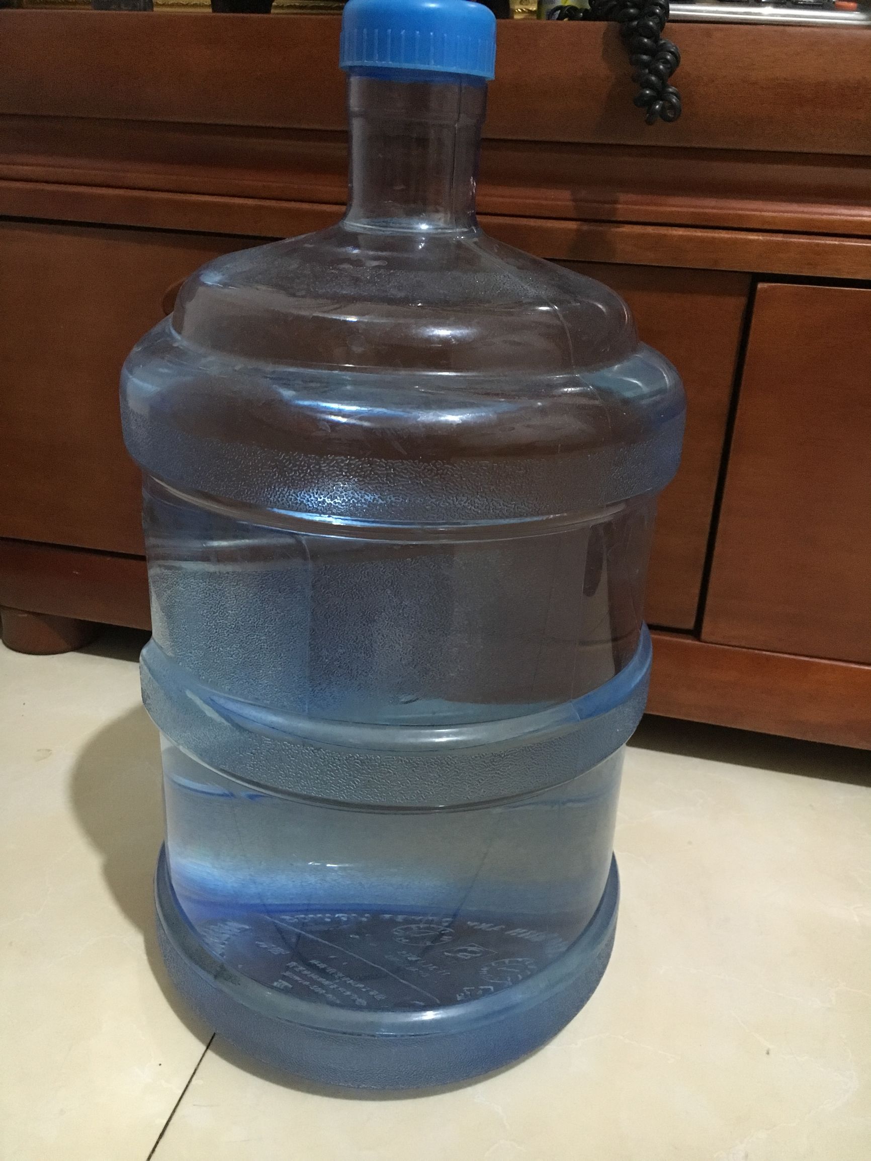 纯净水桶生青苔怎么回事,纯净水桶里长青苔了怎么办