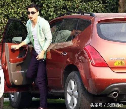 中国足球运动员都开什么车,开着豪车去东方