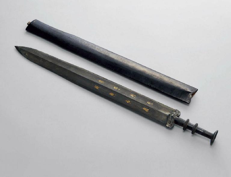 战国青铜器国宝,战国海昏侯青铜剑拍卖真实价格