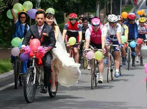 农村最有特色的接亲车队,城里人真会玩迎亲视频