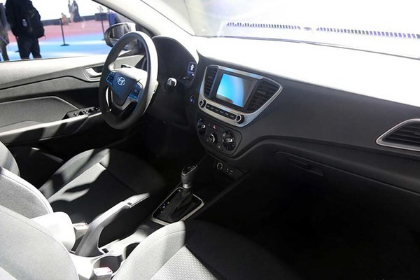 现代瑞纳rv两厢,7.8万能买个什么的二手车