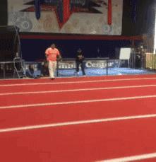 迎亲不让进门直接拆墙 (迎亲进门女方对接说辞)