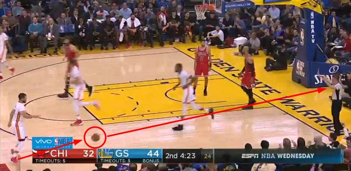 库里死球后“脚踢球”秒传裁判，就不怕吃T吗？