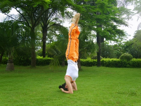 女生身上莫名其妙有淤青牙龈出血,女子突然皮下出血是瑜伽惹的祸