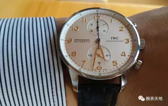 我看着你转身离去,我看见一棵树