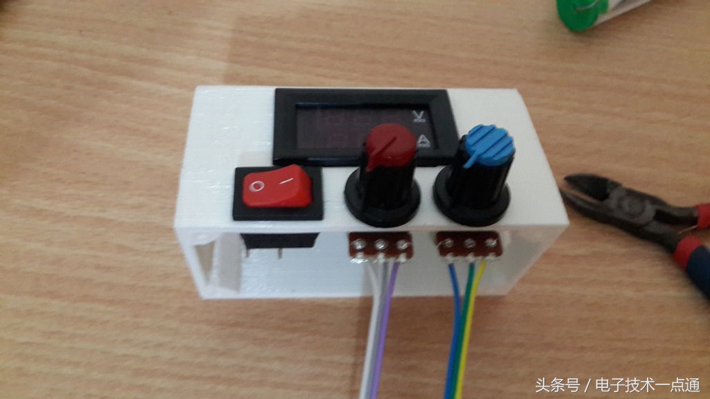 自制一个简单直流电源,自己动手制作一个简易电源