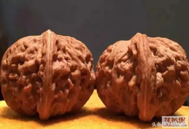 圆润的磨盘狮子头,文玩核桃磨盘狮子头有什么特征