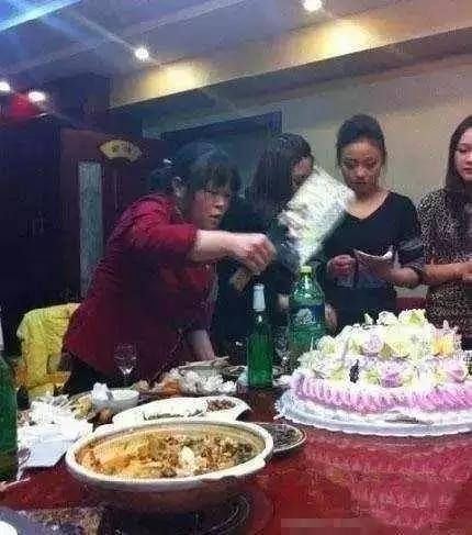 皮皮虾的新技能，随随便便做500个仰卧起坐