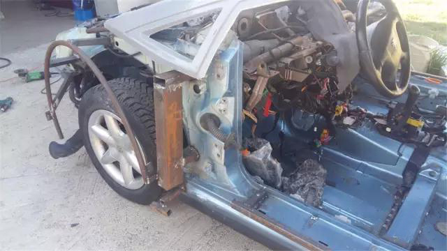 无敌了！穷小伙打烂标致406，改装成法拉利，*博兰**基尼